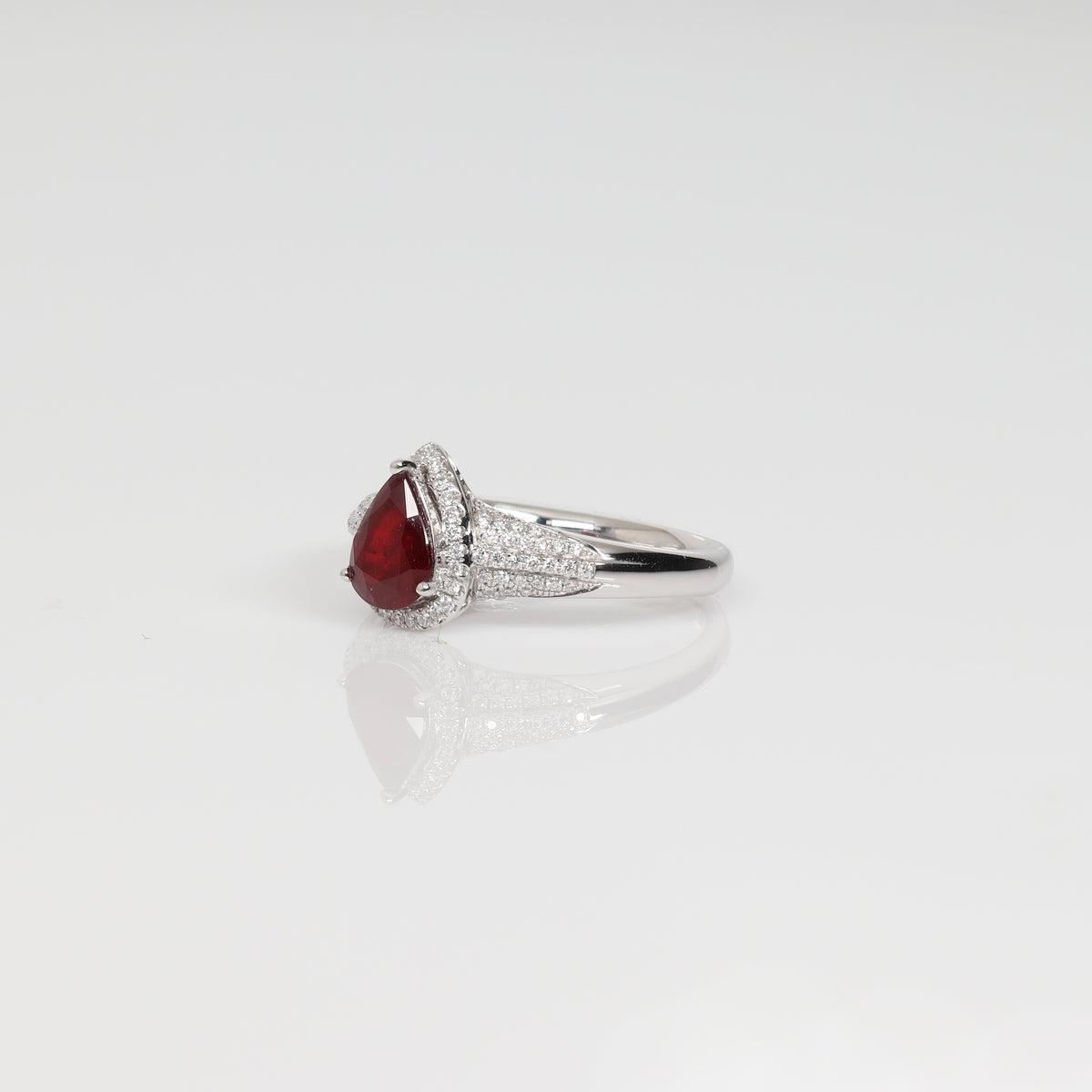 1.05ct Nature Pigeon Blood Ruby Ring
