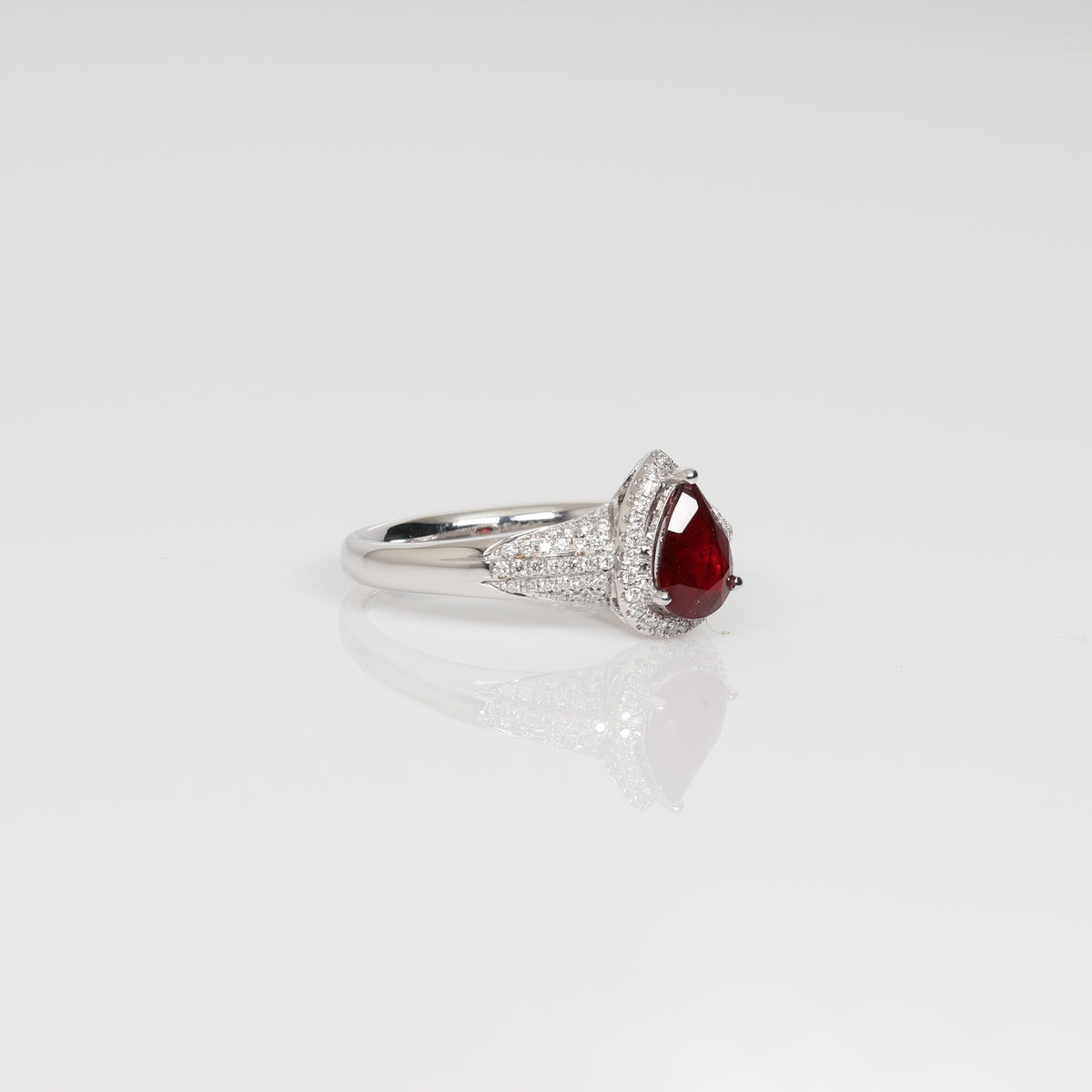 1.05ct Nature Pigeon Blood Ruby Ring